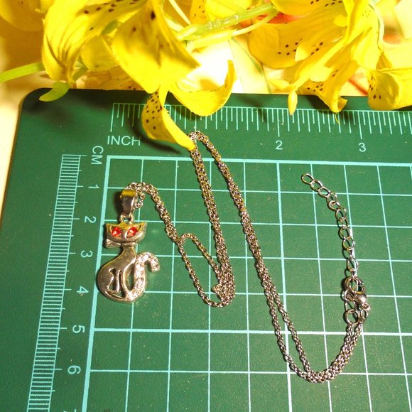 NWOT Adorable kitty Cat Rhinestone necklace Jeweled Kitten Charm pendant - Picture 5 of 5